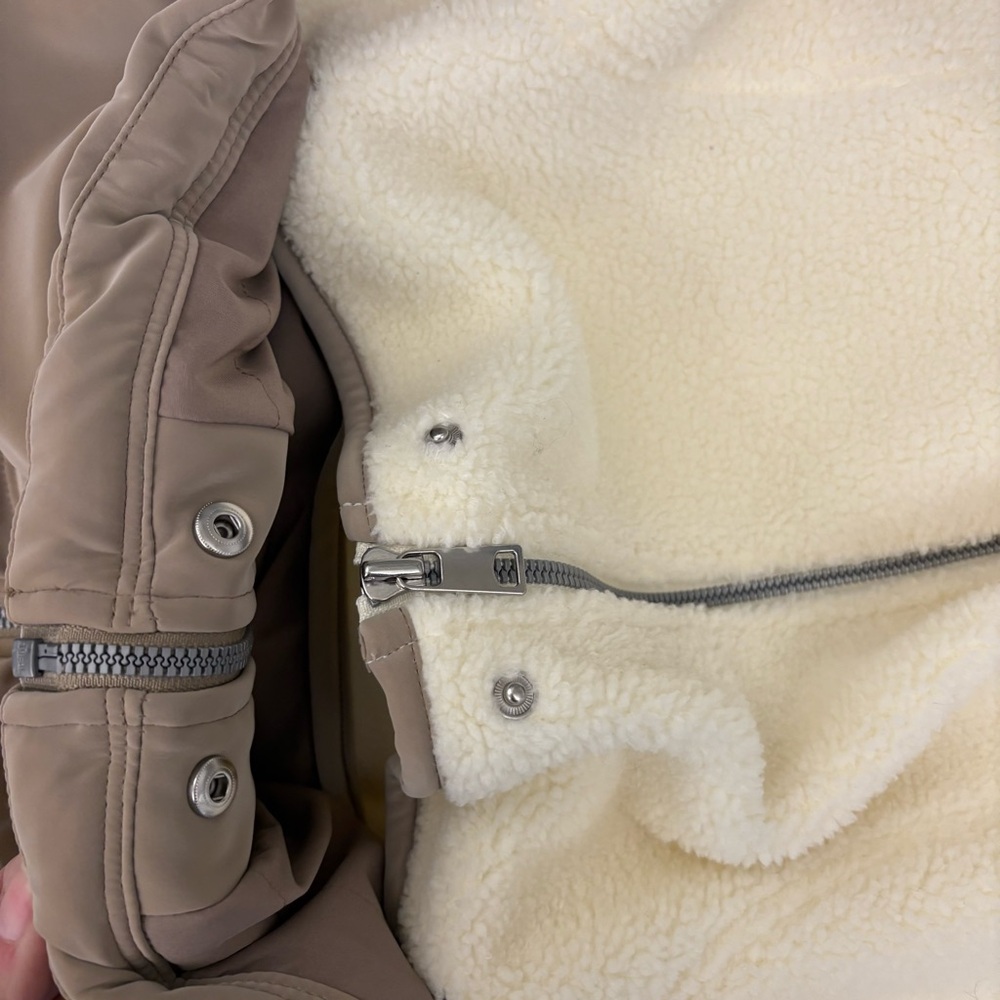 Spanx || Luxe Fleece Puffer Vest Convertible Two in One Driftwood Ivory XL - Picture 8 of 10